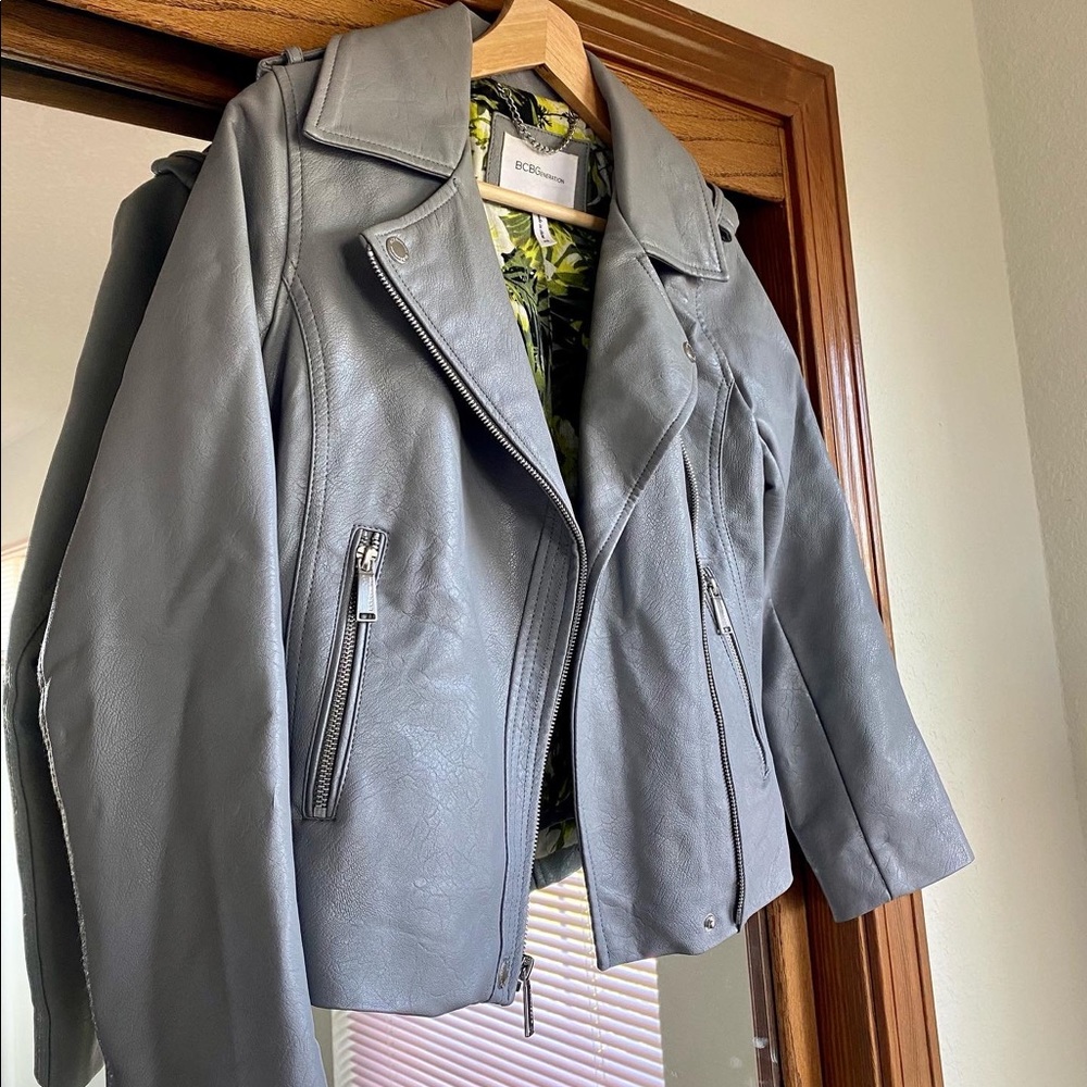 GRAY LEATHER JACKET